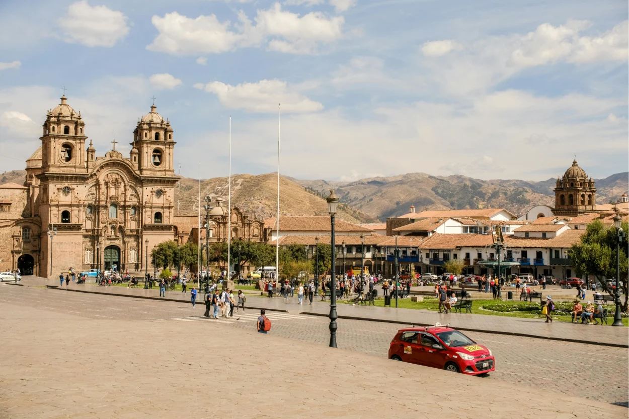 Tours-gallery-Puno-Plaza-de-armas-1250x833